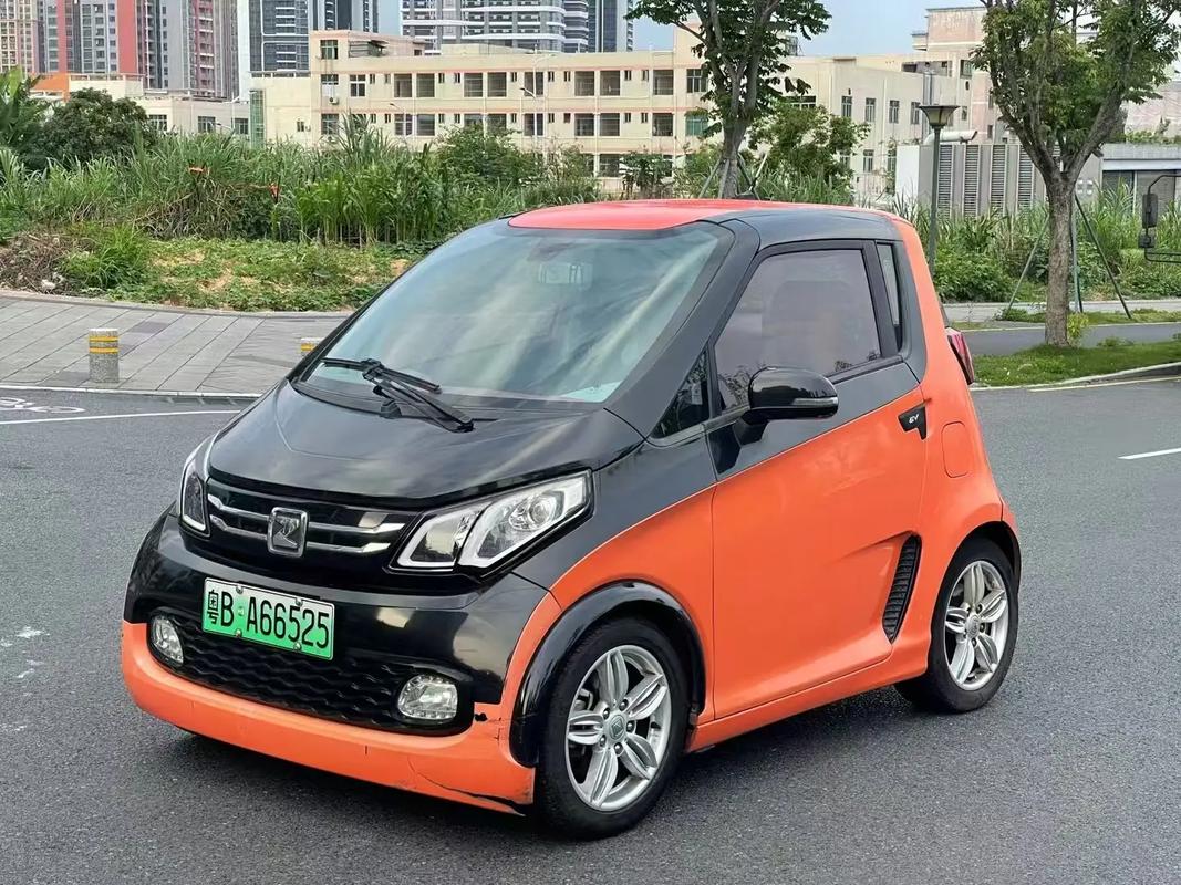 众泰e200电动车图片 众泰e200价格纯电动车质量怎么样