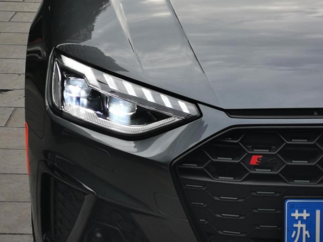 奥迪a4l大灯价格 奥迪a4l的大灯多少钱一个