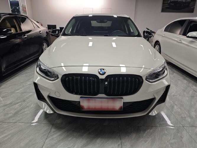 宝马120i运动曜夜版 宝马120im运动曜夜版