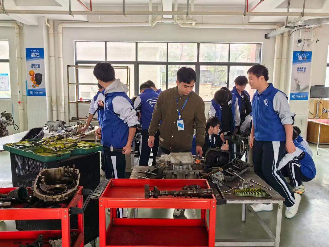 学汽车维修哪里有正规的学校 初中毕业学新能源汽修学校
