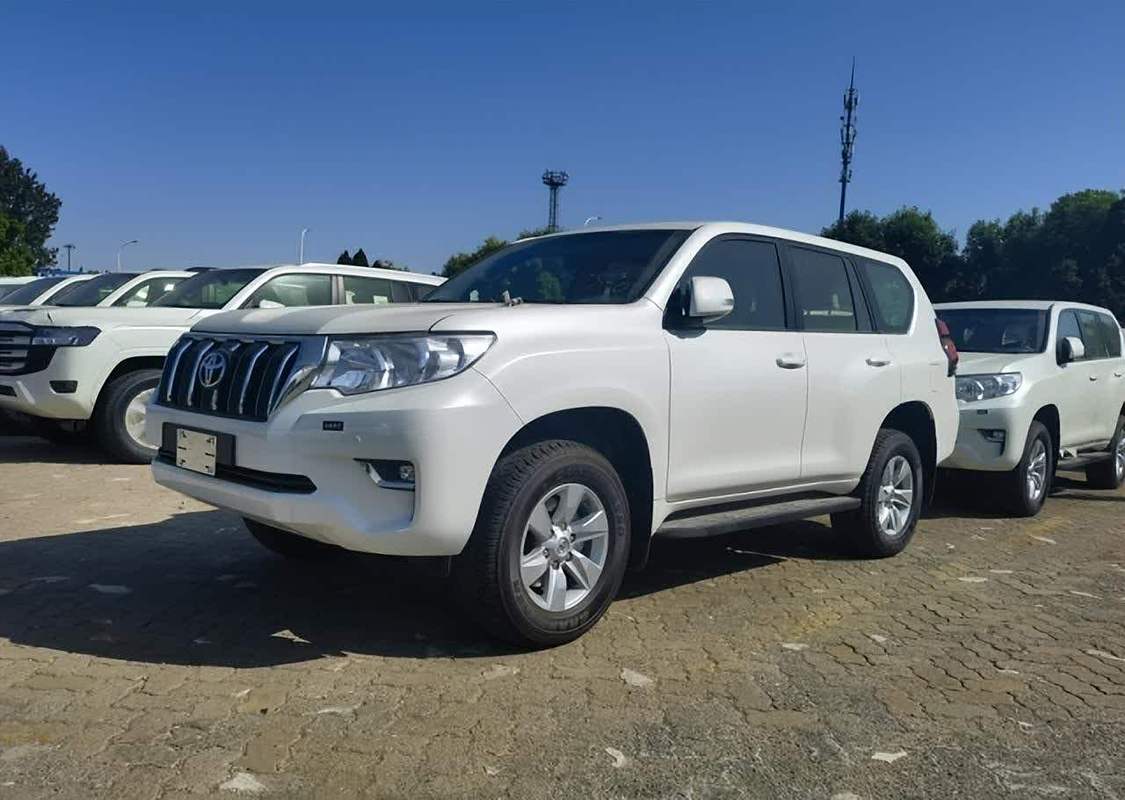 【丰田霸道4000油箱150升,霸道四千油箱多大】