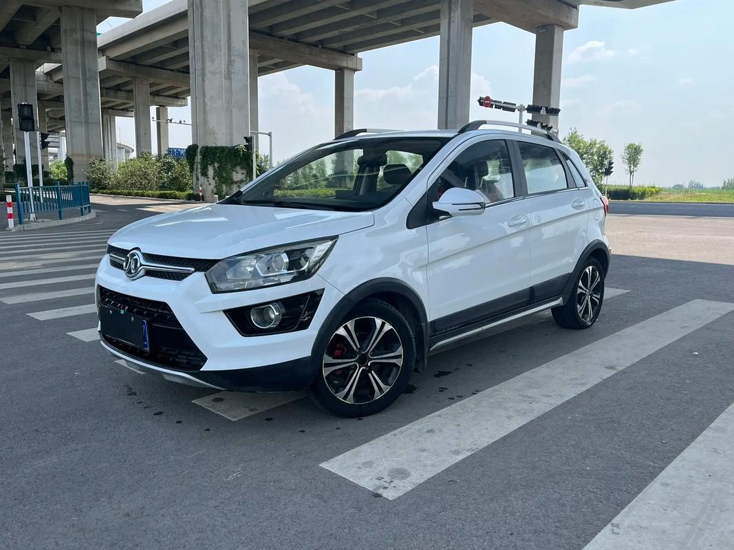 绅宝x25报价及图片/绅宝x35报价及图片自动挡