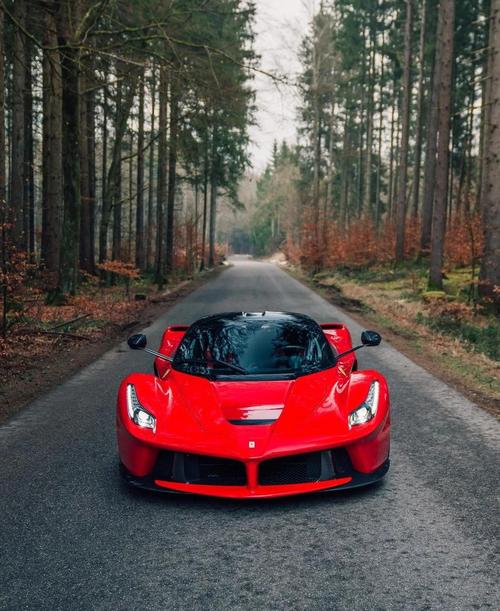 法拉利跑车视频,法拉利跑车视频表演