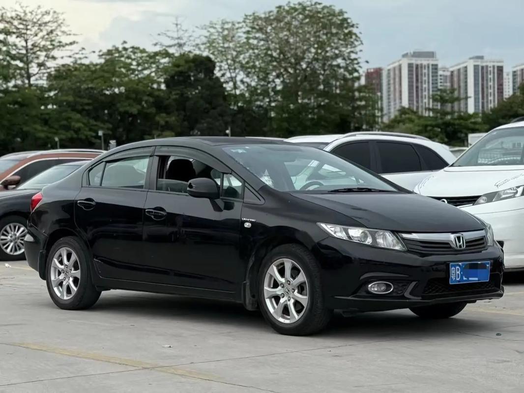 2012款思域图片/2012款思域二手值多少钱