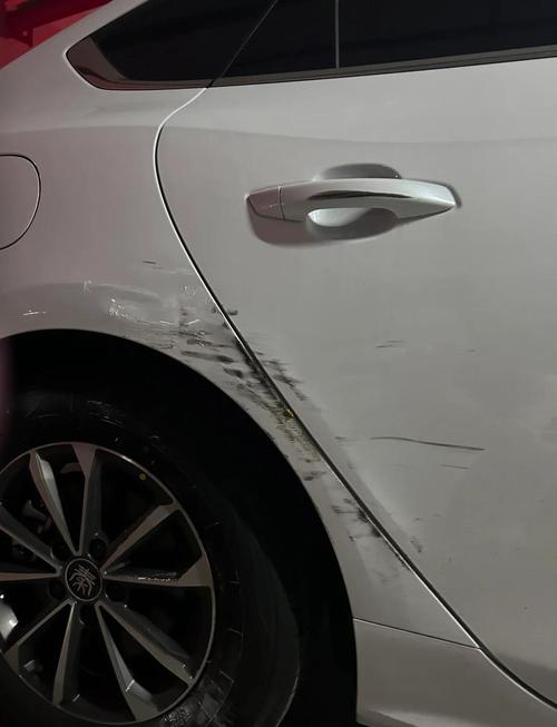 用牙膏汽车划痕第二天(车的划痕用牙膏能擦掉吗)