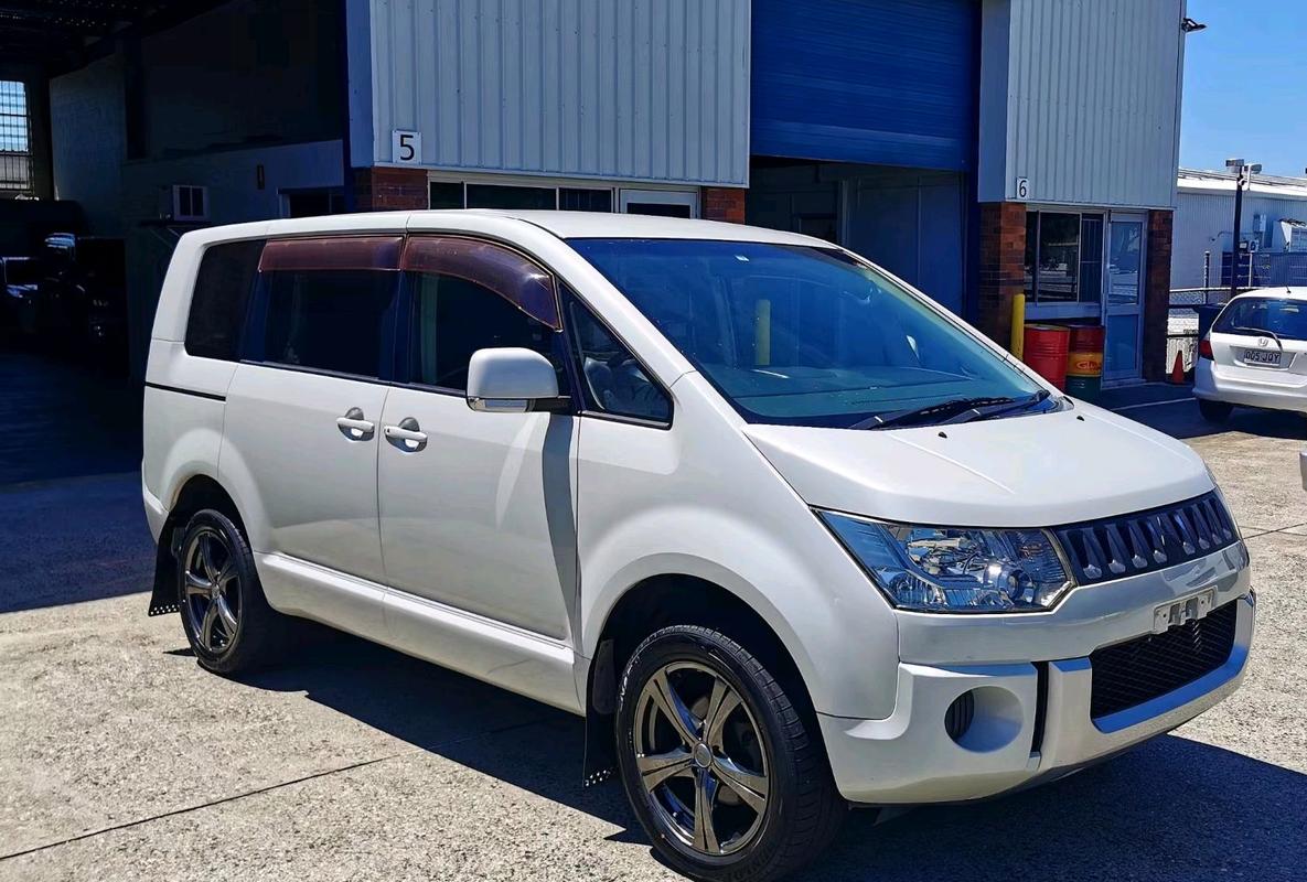 三菱得利卡四驱面包车报价及图片(三菱得利卡四驱面包车报价及图片及价格)