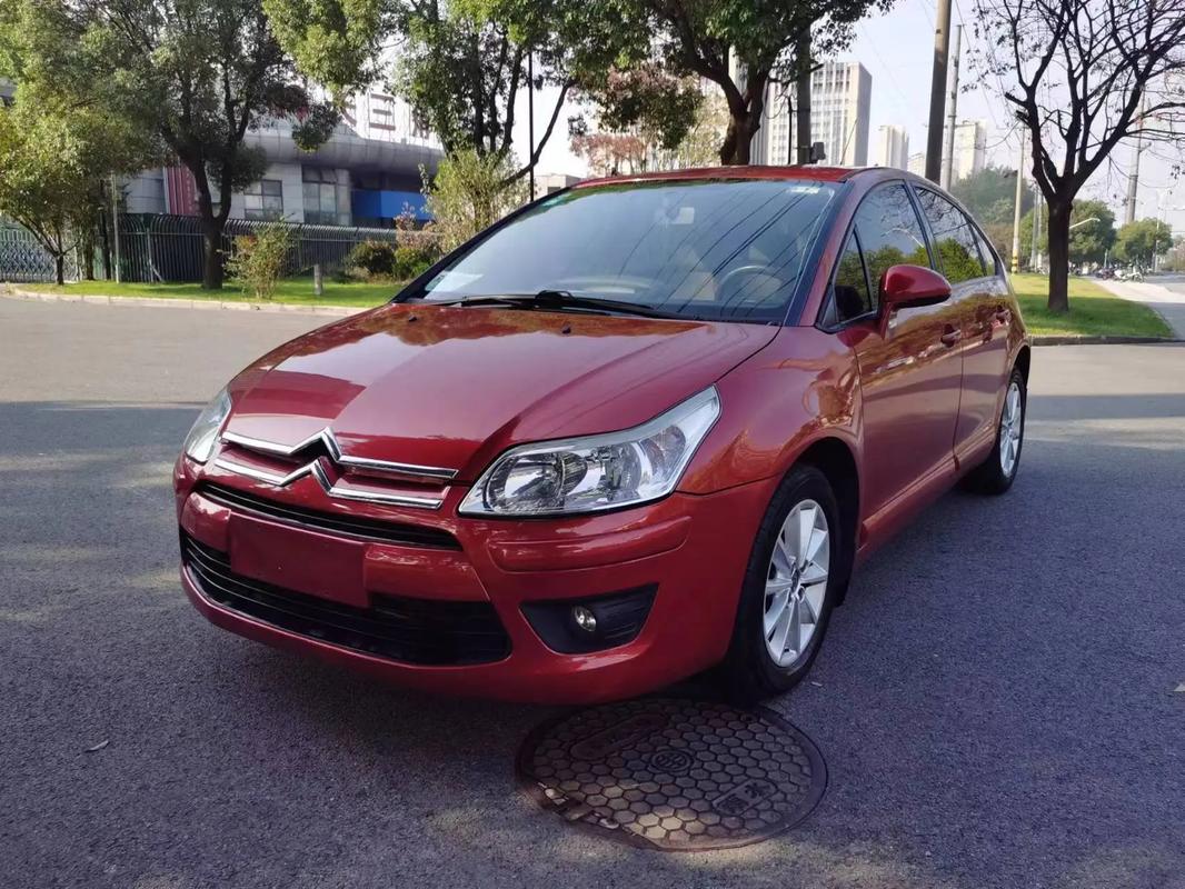 雪铁龙世嘉11年手动值多少钱,2011年的雪铁龙世嘉手自一体的值多少钱